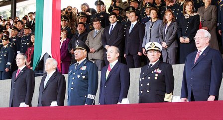 Pájaros Alambreados / Los pequeños dioses en un país sin frenos