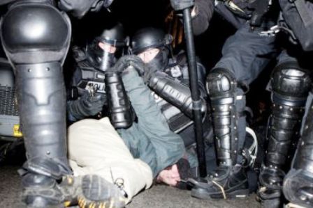 Reprime policía en EU protesta del movimiento Ocupemos Wall Street