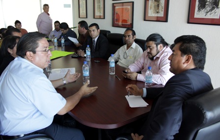 Legisladores de Oaxaca reciben a periodistas despidos del diario Despertar