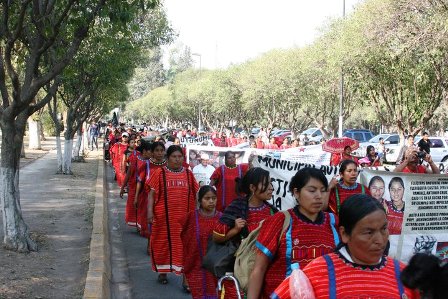 Denuncian complicidad del gobierno de Oaxaca, con verdugos de desplazados Triquis