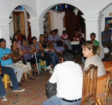 Reactivación económica autogestiva e indemnización por el 2006; demandan comerciantes