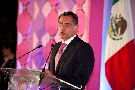 Combatir la violencia contra las mujeres: Gabino Cué