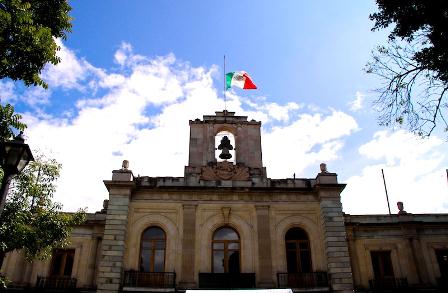 Colorida visita de niños indígenas al Palacio de Gobierno