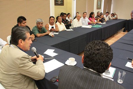 Suscribe Diódoro Carrasco carta compromiso para apoyar ahorradores defraudados