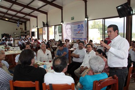 Se reúne Diodoro Carrasco con ex colaboradores