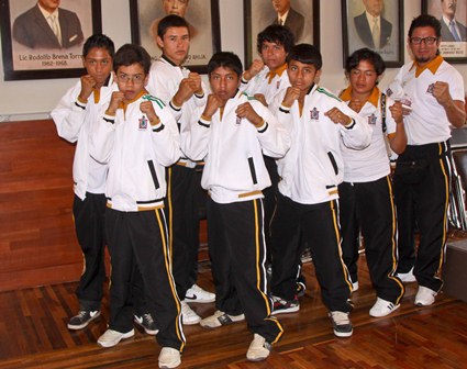 Abandera Gabino Cué a deportistas para la Olimpiada y Paralimpiada Nacional 2012