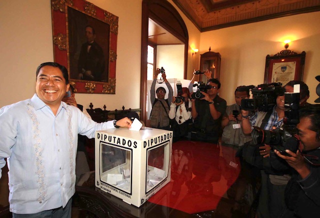 El triunfo de Helmes como rector de la UABJO,  será construir una nueva universidad, no sólo en las urnas