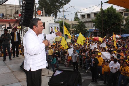 Quadri farsante político, hace trabajo sucio al PRI contra AMLO, sostiene Zambrano