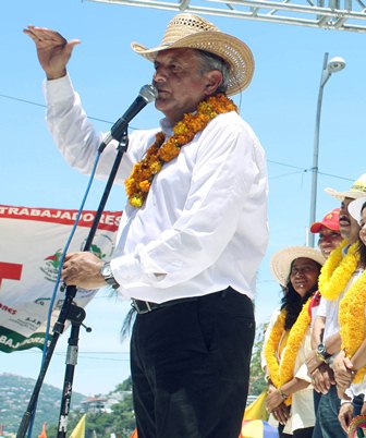 Reta AMLO a Peña Nieto y a Coldwell a informar sobre su patrimonio