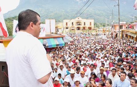 Habitantes de San Felipe Tejalapam arropan a EPM en su cierre de campaña
