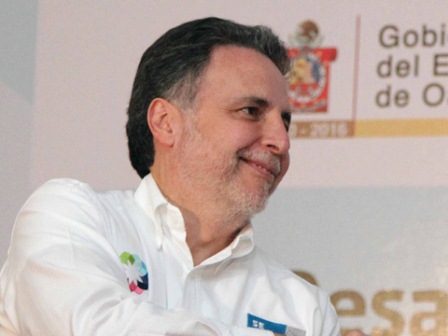 Entregan Gabino Cué y Bruno Ferrari 170 mdp para Reactivación Económica de la Costa