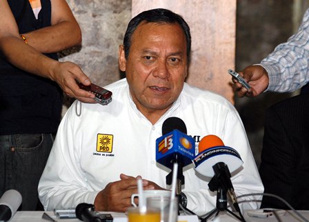 Exhorta Zambrano a Panistas al “Voto Útil”, AMLO asegura la transición democrática
