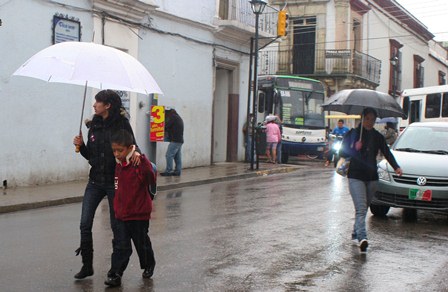 Servicios médicos auxiliarán a población en temporadas de lluvias
