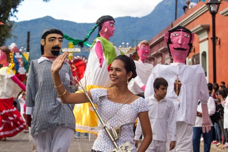 Debemos jóvenes perpetuar las Fiestas de la Guelaguetza: Acosta López
