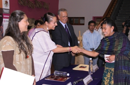 Reciben premio ganadores del 2° Concurso Nacional de Alfarería Vidriada Libre de Plomo