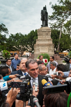 Reitera Gabino Cué compromiso de defender el territorio y soberanía de los pueblos Chimalapas