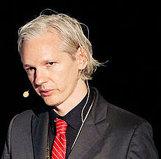 Madre de Assange teme pena de muerte o torturas si su hijo es extraditado a EU