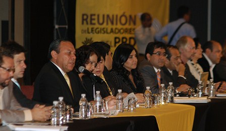 Manejará la izquierda, su propia agenda legislativa: Zambrano
