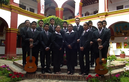 Rondalla “Luz de Luna” Siete años de cantarle al amor