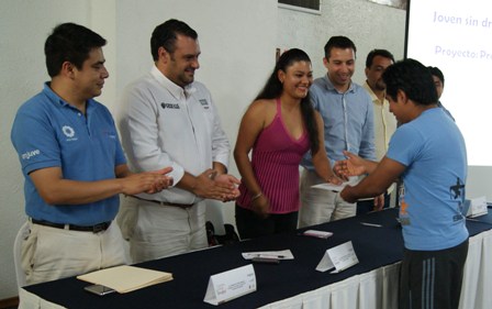 Entregan más de 1.1 mdp en apoyo a proyectos de desarrollo juvenil en Oaxaca
