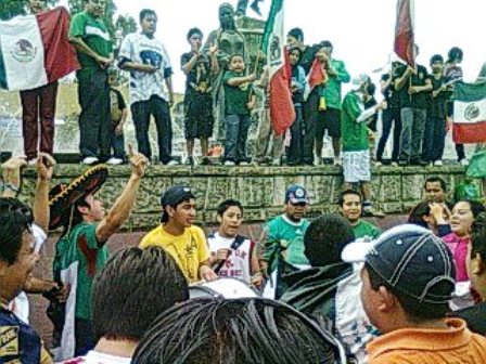 Celebran en la Fuente de las Ocho Regiones triunfo de México sobre Brasil
