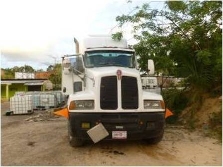 Personal militar detuvo a 13 personas con más de 300 mil litros de precursores químicos