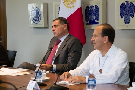 Evalúa Gabino Cué con Alejandro Solalinde medidas cautelares de la Comisión Interamericana de Derechos Humanos