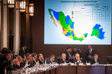 Propone Ebrard homologar salarios de policías a nivel federal