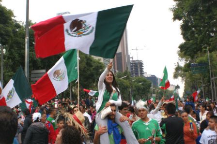 Festejo en El Ángel de la Independencia