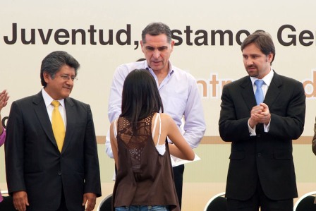 Beneficia a universitarios