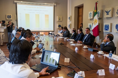 Instruye Gabino Cué a funcionarios hacer recuento realista de logros en el segundo año de gobierno