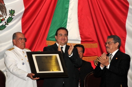 Recibe reconocimiento