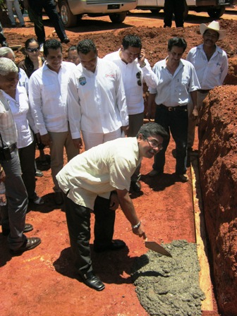 Avanza construcción de centro de salud en Cacahuatepec por daños del terremoto de marzo