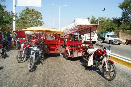 Edil de Juchitán ofrece solución a mototaxis sin afectar tráfico