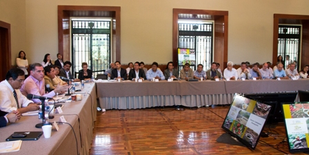 Acuerdan gobierno de Oaxaca, legisladores y senadores federales unir esfuerzos a favor del sector cafetalero