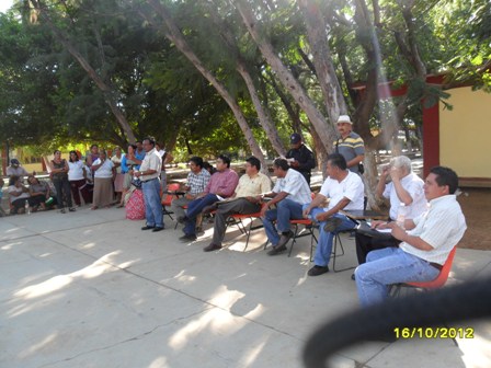 Retiran alumnos y maestros de escuela secundaria técnica bloqueo en La Ventosa, Oaxaca