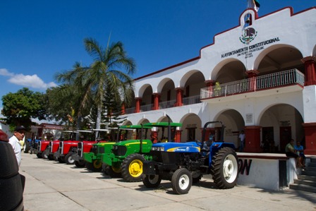 Destinan siete mdp en obras, maquinaria y recursos para el campo de la Costa de Oaxaca
