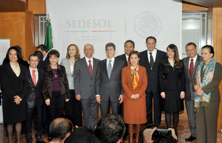 Llama Rosario Robles a construir una sociedad segura y en paz; presenta a su equipo de trabajo