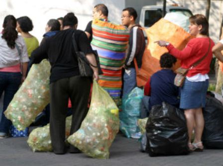 Fortalecen cultura del reciclaje en el DF; último mercado de trueque del 2012