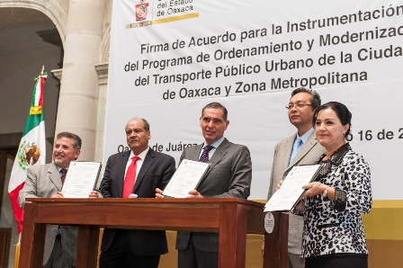 Acuerdan Gobierno de Oaxaca y concesionarios Modernización del Transporte Público