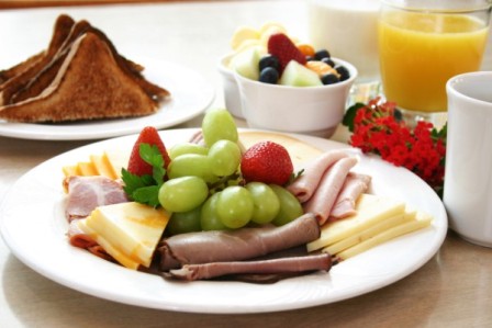Desayuno, alimento indispensable para iniciar el día con energía: Espinosa Castro