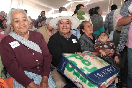 Prosiguen Campaña de Invierno 2012-2013; distribuyen cobijas y comidas calientes en el DF
