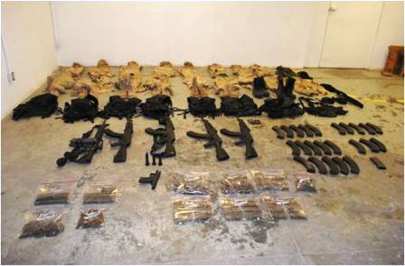 Policía Federal detiene a ocho personas armadas y asegura más de 32 mil cartuchos