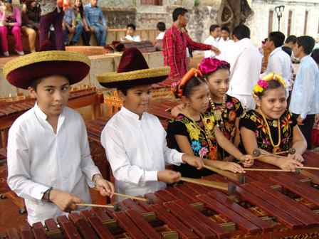 Asisten niños y jóvenes al Campamento de Verano del Rincón de la Marimba