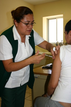 Refuerza IMSS programa de vacunación contra la influenza estacional en Oaxaca