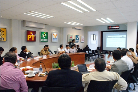 Intercambian IEEPCO e IFE experiencias en materia electoral, en Oaxaca