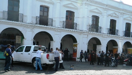 Para policía de Juchitán, el presidente municipal Daniel Gurrión Juchitán llama al diálogo a paristas