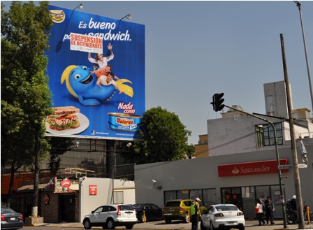 Promueven denuncias penales contra propietarios de espectaculares irregulares e imponen nuevos sellos