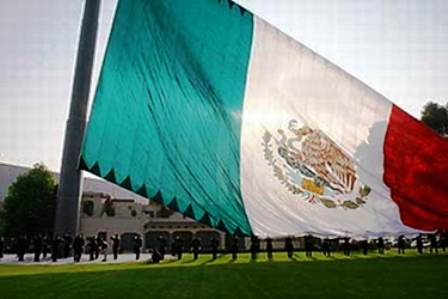 Decreta Gobierno del DF tres días de luto por sucesos en torre de PEMEX