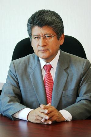 Recibe Francisco Martínez Neri presea “Amalia Solórzano de Cárdenas”